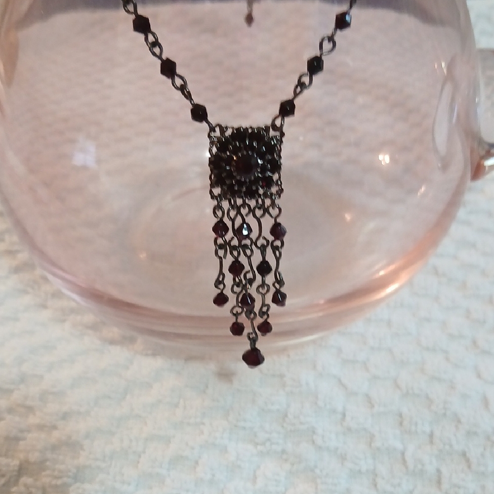 Elegant, Ruby Colored Rhinestone And Beaded Dangle Drop Necklace 18" NWOT